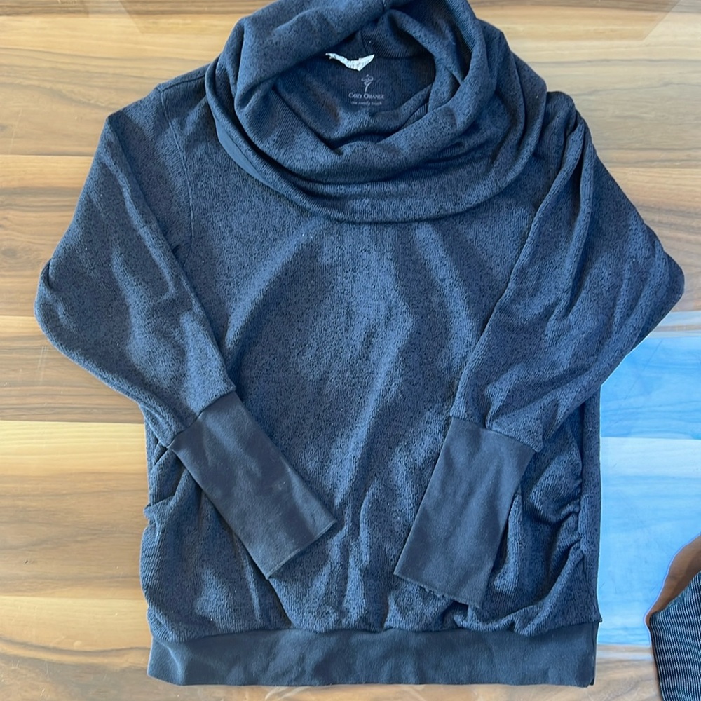 Cowl neck maternity sweatshirt size medium